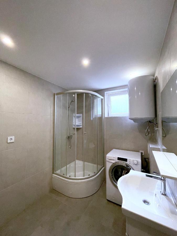 Lav Apartment Kotor