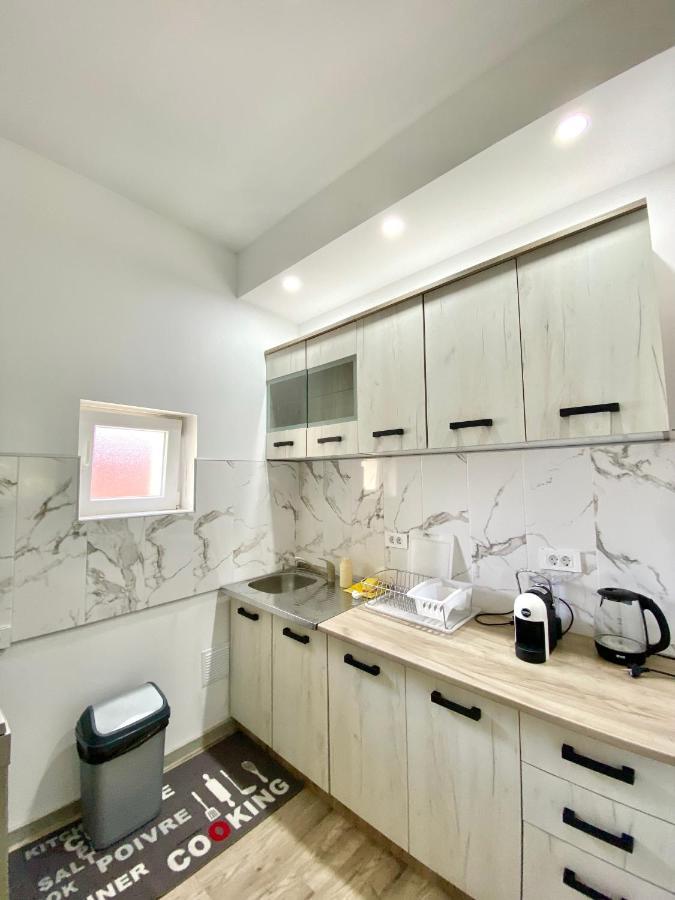 Apartment Lav